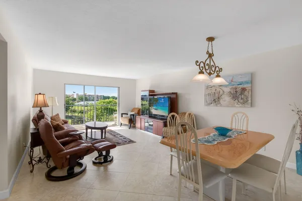 Property Slideshow image 3 of 44 | 7006 huntington ln 404, Delray Beach, FL, 33446