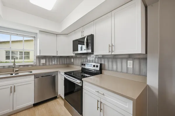 Property Slideshow image 3 of 30 | 2680 barkley dr c, West Palm Beach, FL, 33415