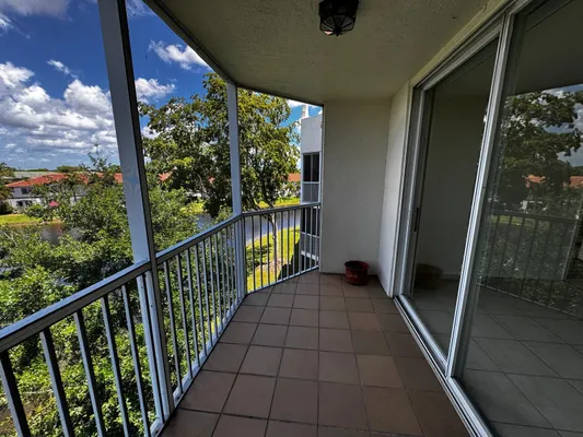 Property Slideshow image 2 of 40 | 7763 southampton ter 405, Tamarac, FL, 33321