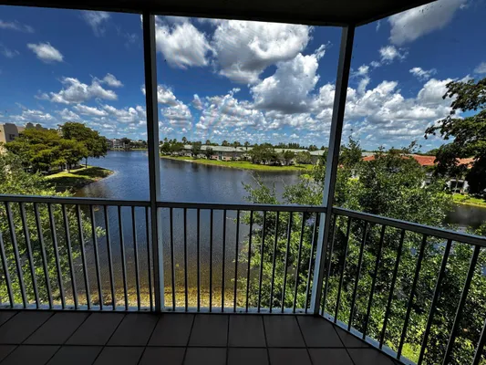 Property Slideshow image 3 of 40 | 7763 southampton ter 405, Tamarac, FL, 33321