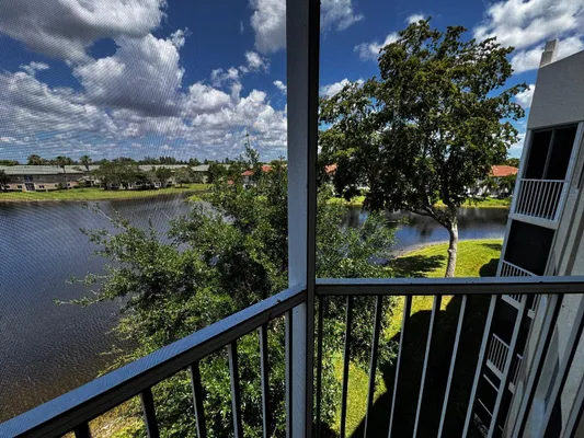 Property Slideshow image 3 of 40 | 7763 southampton ter 405, Tamarac, FL, 33321