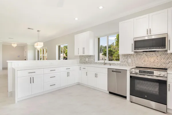 Property Slideshow image 3 of 68 | 9119 bay point cir, West Palm Beach, FL, 33411