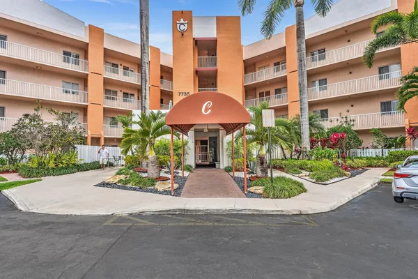 Property Slideshow image 2 of 67 | 7735 yardley dr 406, Tamarac, FL, 33321