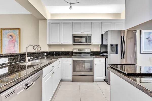 Property Slideshow image 3 of 62 | 7735 yardley dr 406, Tamarac, FL, 33321