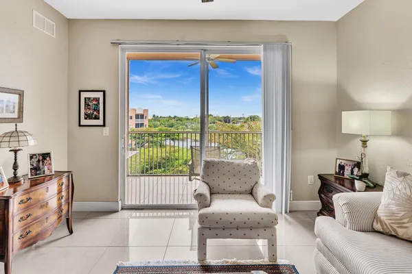 Property Slideshow image 2 of 62 | 7735 yardley dr 406, Tamarac, FL, 33321