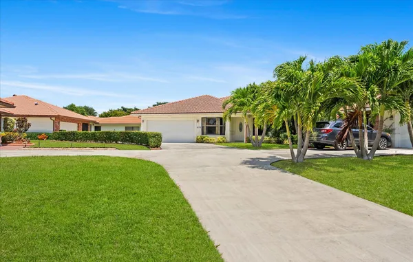 Property Slideshow image 3 of 28 | 375 nw 42nd st, Boca Raton, FL, 33431