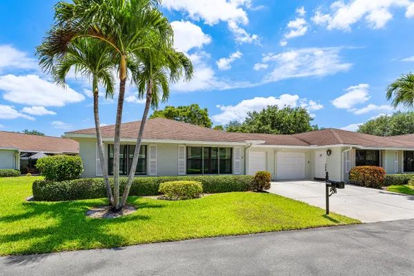 Property Slideshow image 2 of 25 | 9890 papaya tree trl a, Boynton Beach, FL, 33436