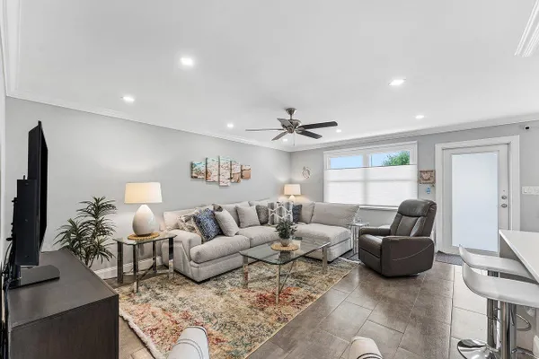 Property Slideshow image 2 of 22 | 1027 farnham o 1027, Deerfield Beach, FL, 33442