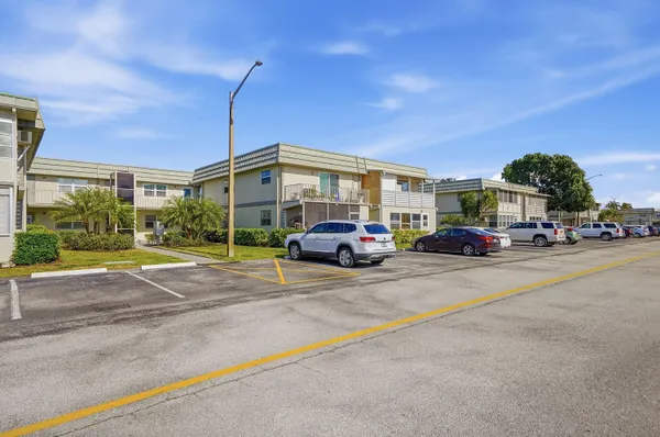 Property Slideshow image 3 of 22 | 251 monaco way, Delray Beach, FL, 33446