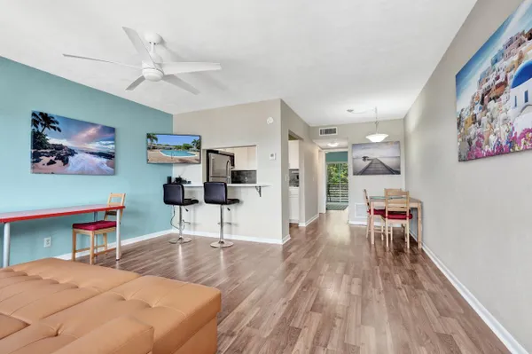 Property Slideshow image 3 of 34 | 3120 cynthia ln 207, Lake Worth Beach, FL, 33461