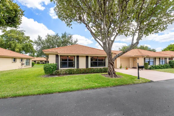 Property Slideshow image 2 of 24 | 4520 ficus tree rd, Boynton Beach, FL, 33436