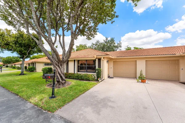 Property Slideshow image 3 of 24 | 4520 ficus tree rd, Boynton Beach, FL, 33436