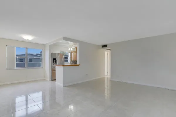 Property Slideshow image 2 of 24 | 136 somerset g g, West Palm Beach, FL, 33417