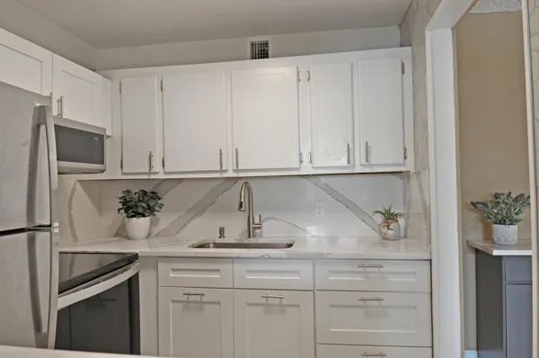 Property Slideshow image 3 of 40 | 238 chatham l l, West Palm Beach, FL, 33417