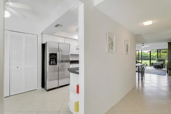 Property Slideshow image 3 of 34 | 5121 oak hill ln 412, Delray Beach, FL, 33484