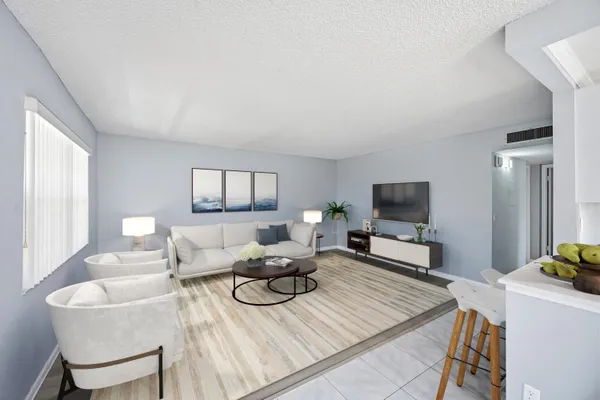 Property Slideshow image 2 of 24 | 422 burgundy i i, Delray Beach, FL, 33484