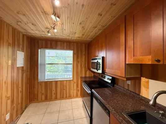 Property Slideshow image 2 of 16 | 3776 inverrary blvd 204r, Lauderhill, FL, 33319