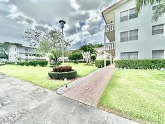 Property Slideshow image 2 of 21 | 390 fanshaw, Boca Raton, FL, 33434