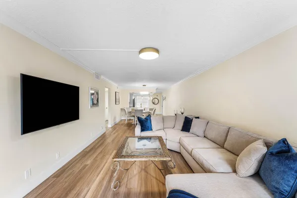 Property Slideshow image 2 of 38 | 1019 guildford b b, Boca Raton, FL, 33434