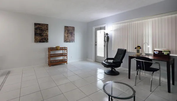 Property Slideshow image 2 of 34 | 331 windsor o o, West Palm Beach, FL, 33417