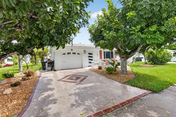 Property Slideshow image 3 of 78 | 1803 sw 22nd way, Boynton Beach, FL, 33426