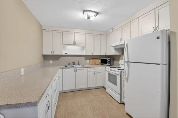 Property Slideshow image 3 of 62 | 2047 newcastle c c, Boca Raton, FL, 33434