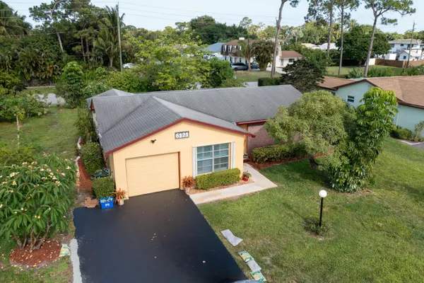 Property Slideshow image 2 of 86 | 6121 rainbow cir, Greenacres, FL, 33463