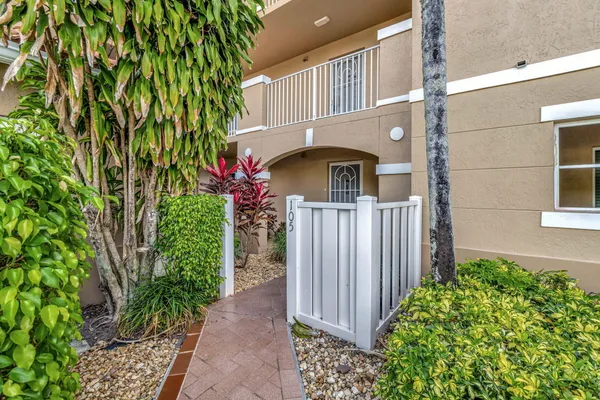 Property Slideshow image 3 of 75 | 5842 crystal shores dr 105, Boynton Beach, FL, 33437