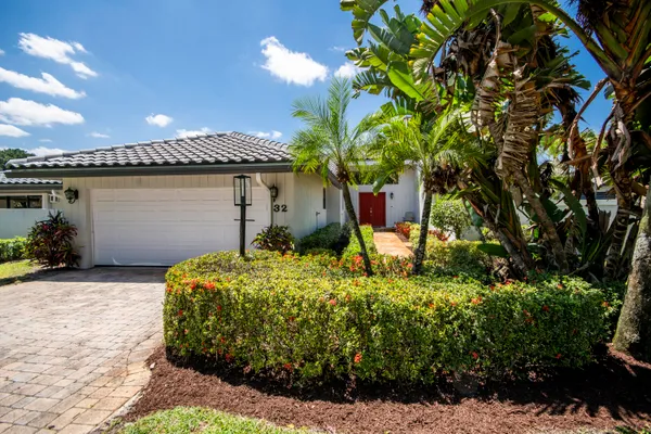 Property Slideshow image 3 of 44 | 32 glens dr, Boynton Beach, FL, 33436