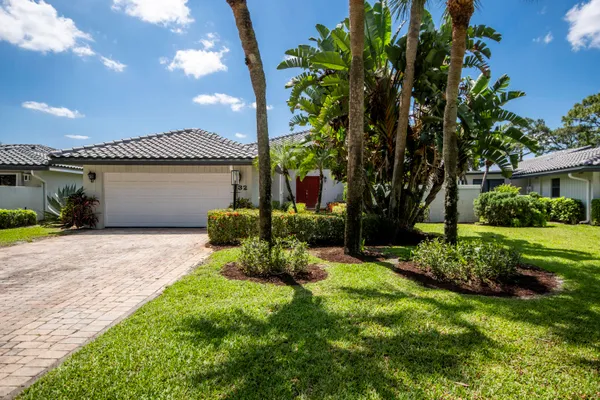 Property Slideshow image 2 of 44 | 32 glens dr, Boynton Beach, FL, 33436