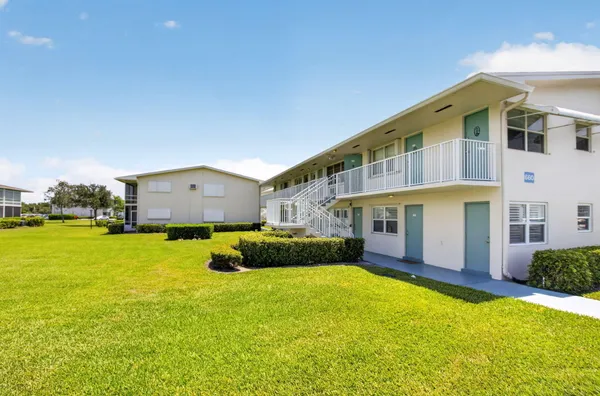 Property Slideshow image 2 of 39 | 660 horizon w 107, Boynton Beach, FL, 33435