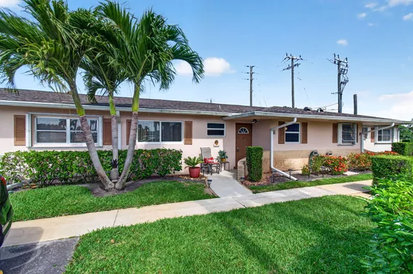 Property Slideshow image 2 of 92 | 2533 dudley dr e, West Palm Beach, FL, 33415
