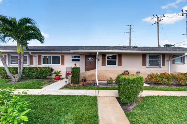Property Slideshow image 3 of 92 | 2533 dudley dr e, West Palm Beach, FL, 33415