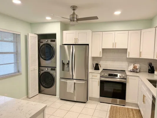 Property Slideshow image 3 of 28 | 1101 colony point cir 220, Pembroke Pines, FL, 33026