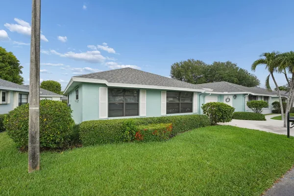 Property Slideshow image 3 of 31 | 9860 pecan tree dr a, Boynton Beach, FL, 33436