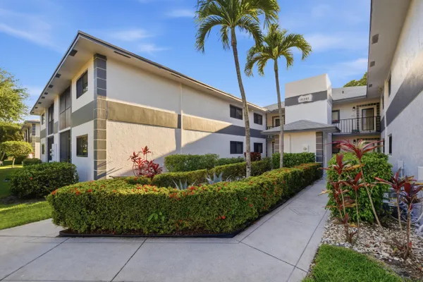 Property Slideshow image 3 of 64 | 15301 pembridge ave 44, Delray Beach, FL, 33484