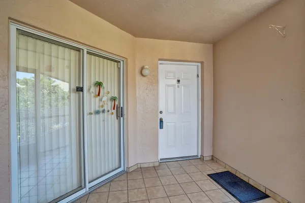Property Slideshow image 2 of 60 | 7243 s devon dr 211, Tamarac, FL, 33321