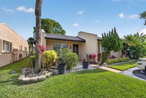 Property Slideshow image 2 of 61 | 127 lake gloria dr, West Palm Beach, FL, 33411