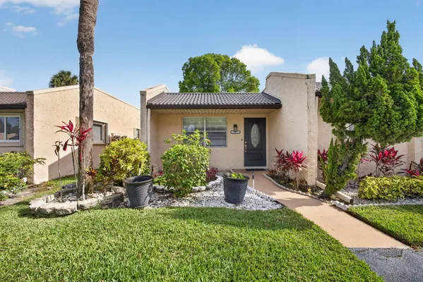 Property Slideshow image 3 of 61 | 127 lake gloria dr, West Palm Beach, FL, 33411