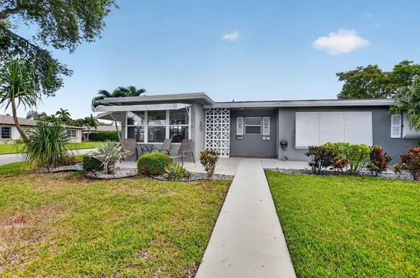Property Slideshow image 3 of 41 | 920 s dr a, Delray Beach, FL, 33445