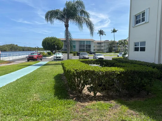 Property Slideshow image 2 of 23 | 170 horizons e 110, Boynton Beach, FL, 33435