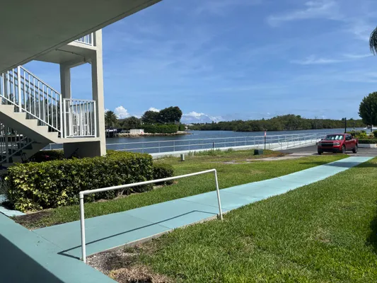 Property Slideshow image 2 of 22 | 170 horizons e 110, Boynton Beach, FL, 33435