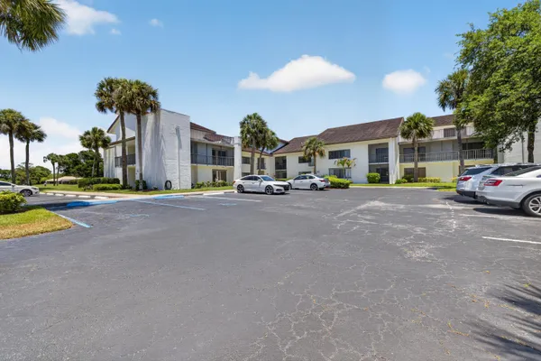 Property Slideshow image 2 of 36 | 3500 twin lakes ter 202, Fort Pierce, FL, 34951