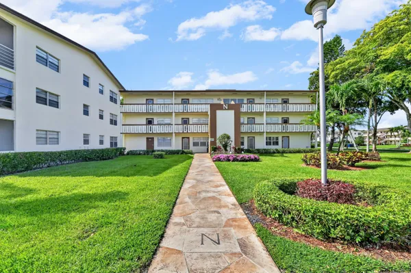 Property Slideshow image 2 of 40 | 559 mansfield n, Boca Raton, FL, 33434