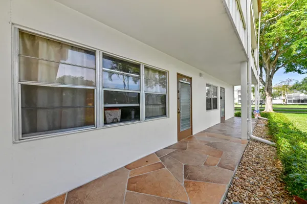 Property Slideshow image 3 of 40 | 559 mansfield n, Boca Raton, FL, 33434