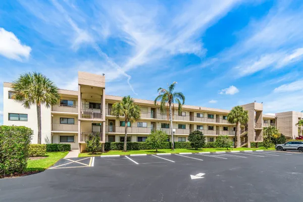 Property Slideshow image 2 of 51 | 5550 witney dr 102, Delray Beach, FL, 33484