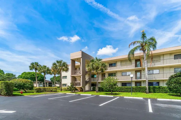 Property Slideshow image 3 of 51 | 5550 witney dr 102, Delray Beach, FL, 33484