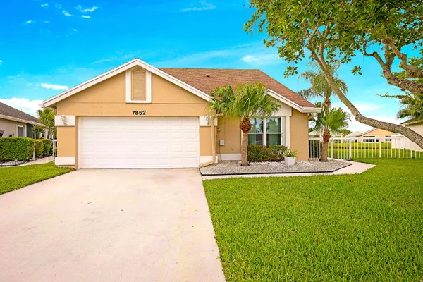 Property Slideshow image 2 of 32 | 7852 lake champlain ct, Delray Beach, FL, 33446