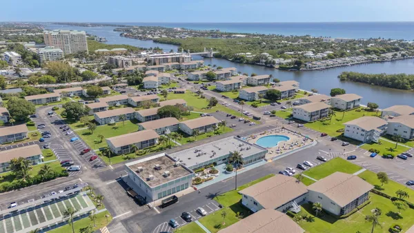Property Slideshow image 3 of 41 | 740 w horizons w w 203, Boynton Beach, FL, 33435