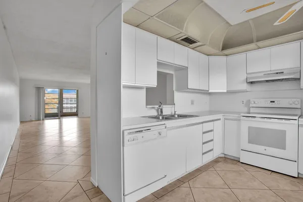 Property Slideshow image 2 of 39 | 3405 bimini ln m4, Coconut Creek, FL, 33066